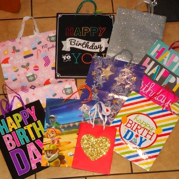 Colorful Assorted Gift Bags Set * 9 Bags * Assorted Sizes From 9" to 18" Tall - Picture 2 of 7